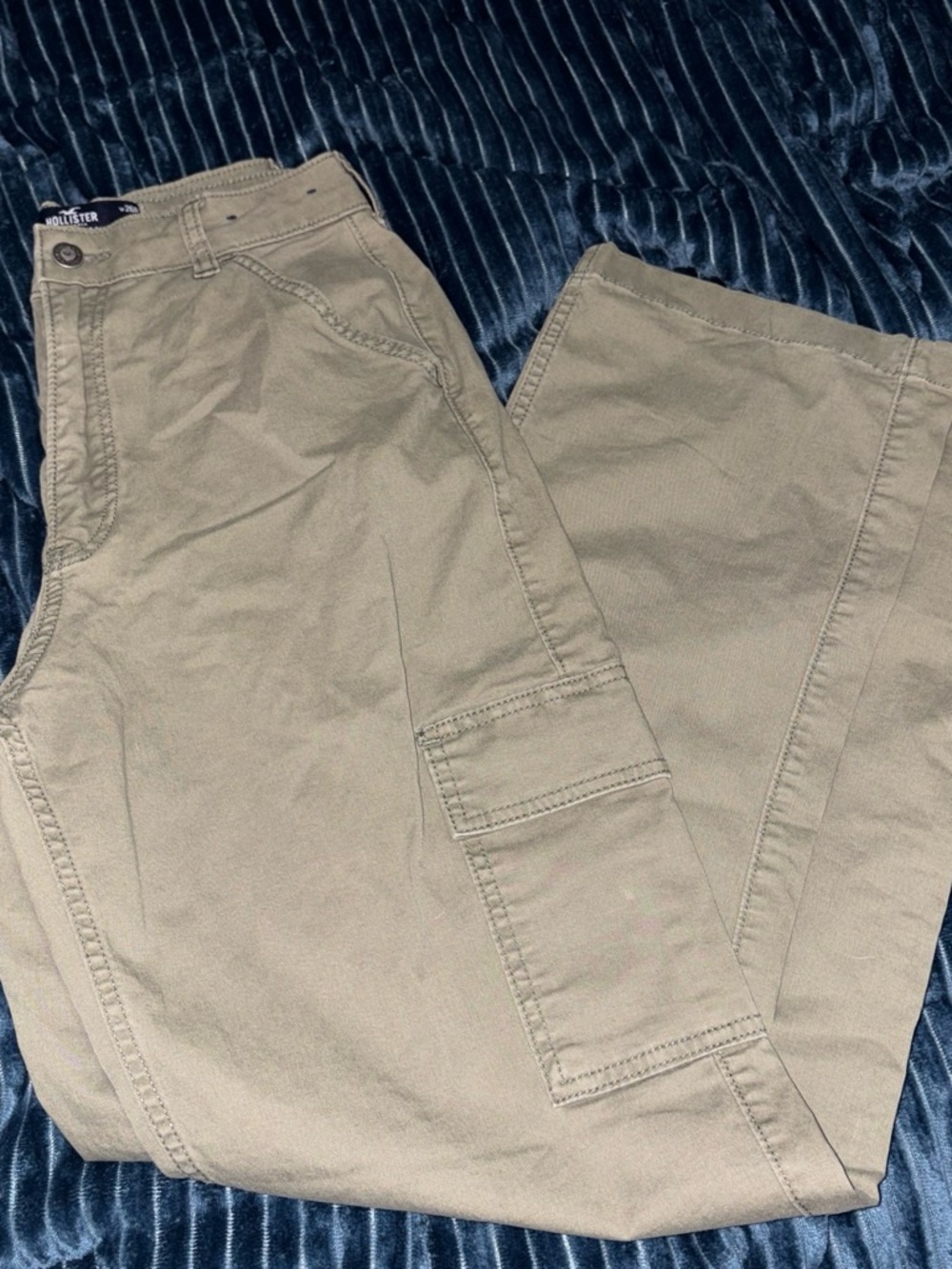 Hollister Women's Wide Leg Cargo Jeans in Olive